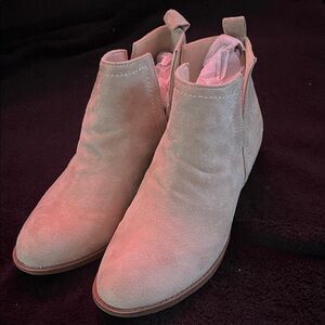 Elegant Beige Ankle Booties
